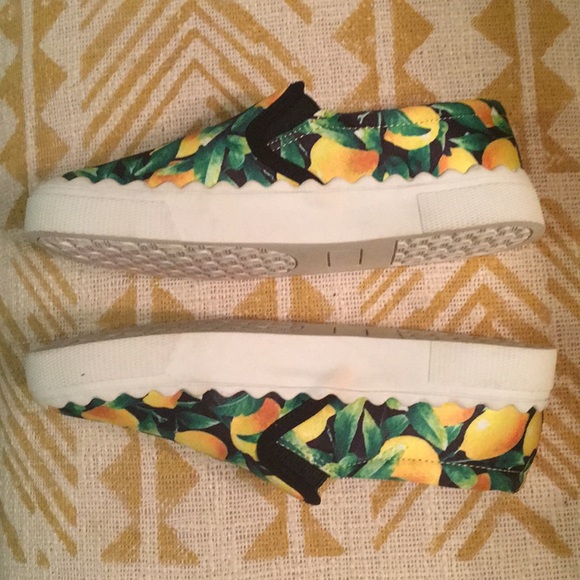 NWOT Betsey Johnson Emmet Sneaker 🍋 - Picture 2 of 4